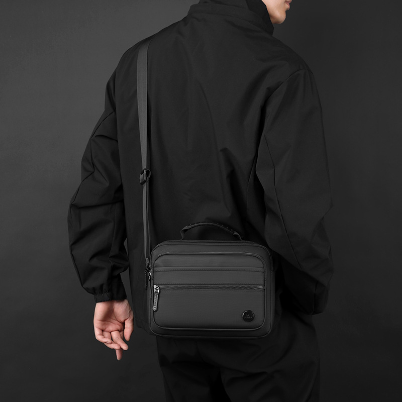 男性用軽量ナイロンクロスボディバッグ - サイクリング通勤用 - Cycling Commute Essentials のレビューと価格